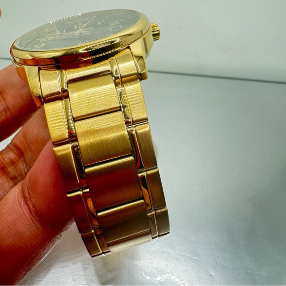 Casio Stainless Steel Watch
40mm Case in Diameter
New Battery Inside. - Picture 7 of 8